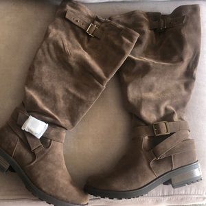 Brown Suede boots with buckle